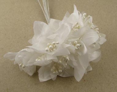 Mazzetto di fiori bianchi