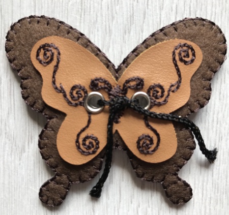 Farfalla con inserto similpelle marrone