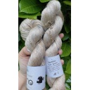 BrilLino filato tinto a mano colore Ivory